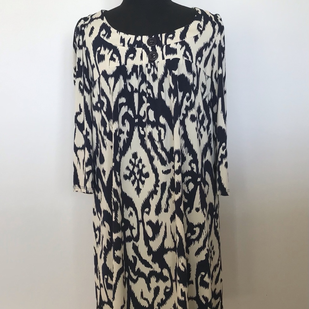 Tiana B. Knit 3/4 Sleeve Print Shift Dress, Size XS accent Buttons Made USA